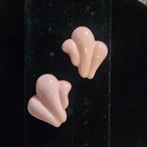 Vintage 90's Pink Plastic Shell Shape Pierced Earrings Plastic Flexible Posts